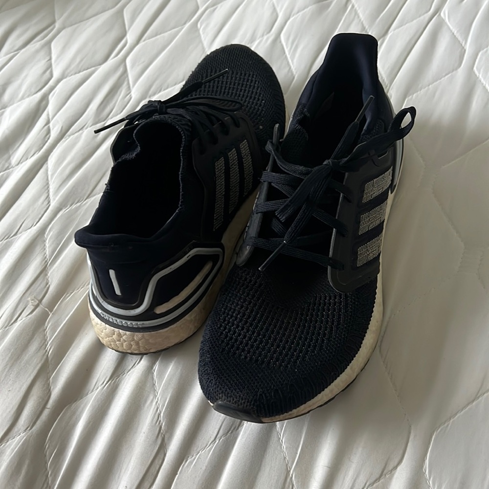 Mens Adidas Ultra Boost sz 10 Shoes